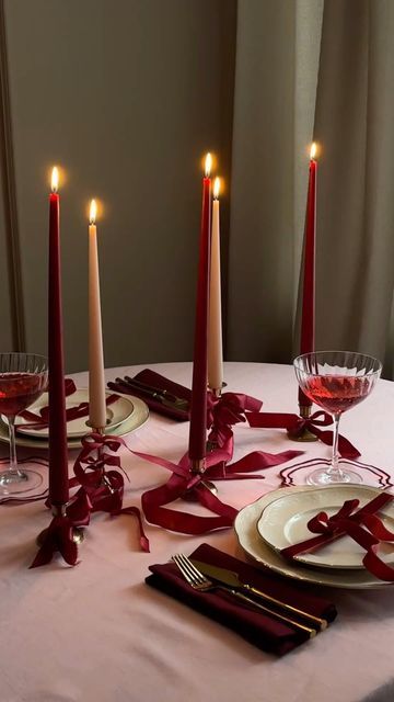 nappe et serviette de table rouge et rose pour St Valentin
